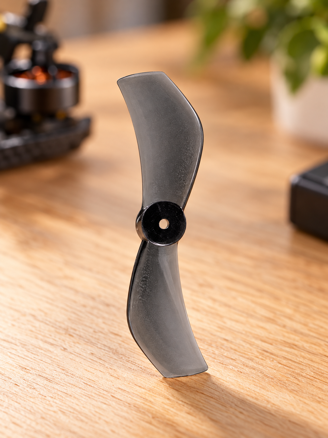 Миниатюра Пропеллер Gemfan 31мм 1,2" 1210 на вал 1mm 2-х лопастной (Clear Black) 4 пары 1