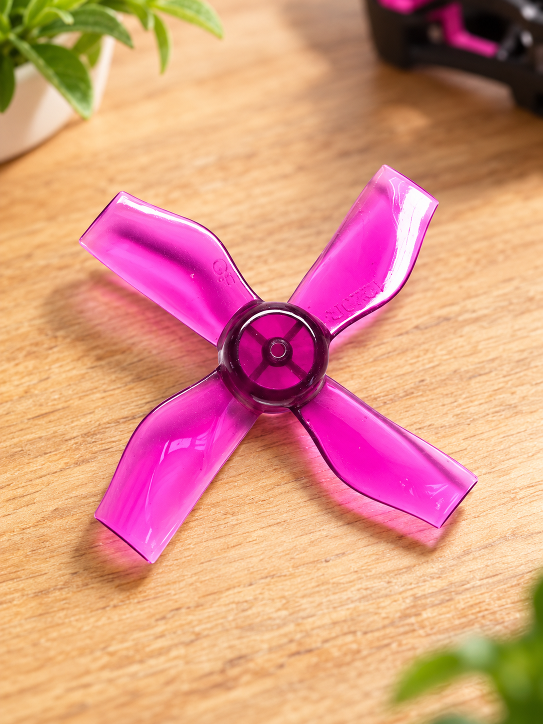 Миниатюра Пропеллер Gemfan 31мм 1,2" 1220 на вал 0.8mm 4-х лопастной (Clear Purple) 4 пары 1