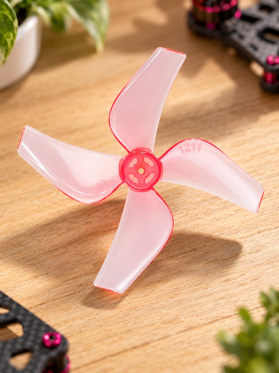 Миниатюра Пропеллер Gemfan 31мм 1,2" 1211 на вал 1mm 4-х лопастной (Hot Pink) 4 пары 1