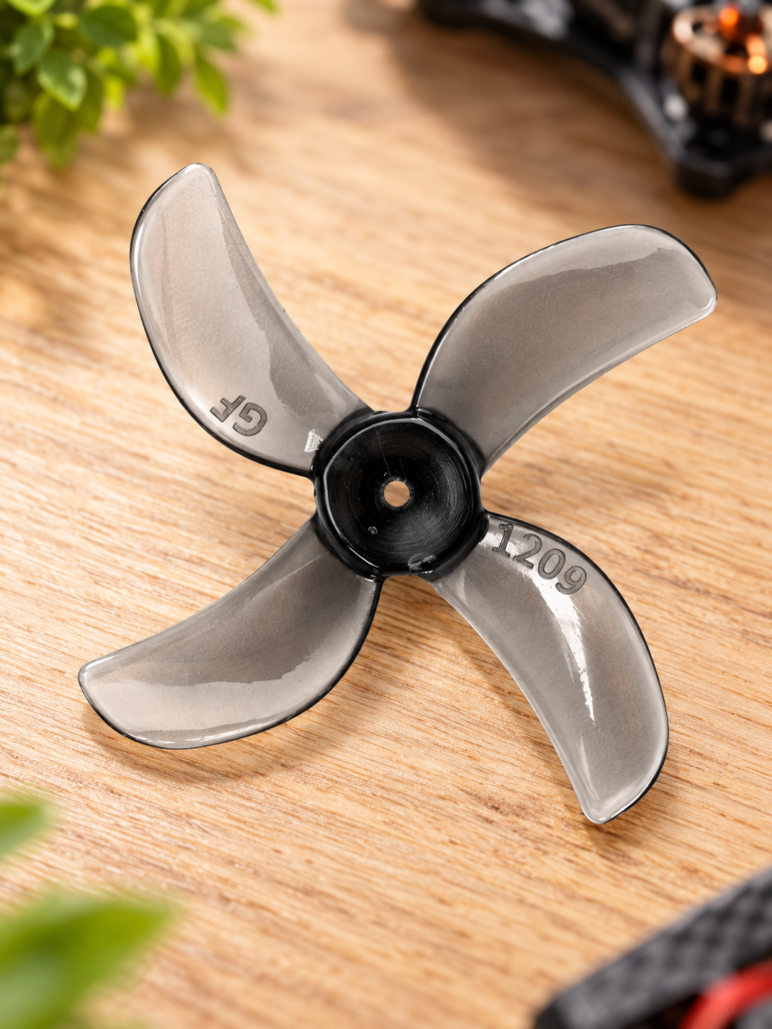 Миниатюра Пропеллер Gemfan 31мм 1,2" 1209 на вал 1.5mm 4-х лопастной (Clear Black) 4 пары 1